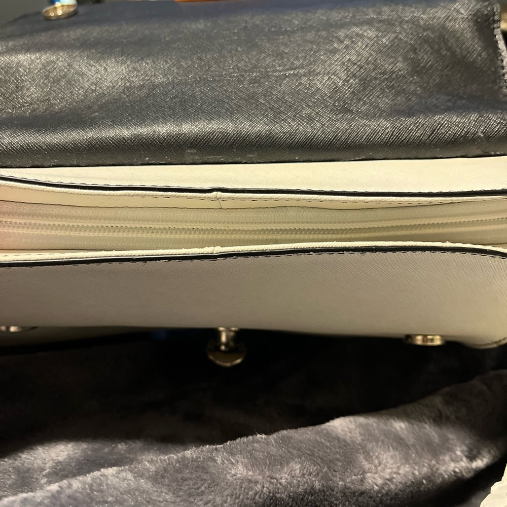 Handbag - Picture 10 of 11